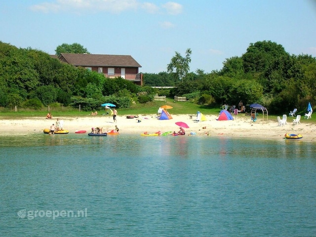 Cascina a Ostfriesland con lago privato