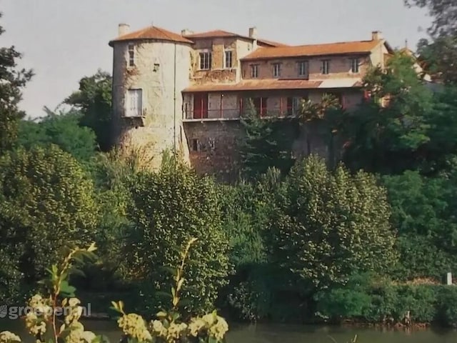 Kasteel in Clairac met zwembad bij rivier Lot