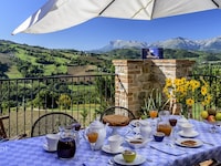 Boerderij in Monte San Martino met Zwembad
