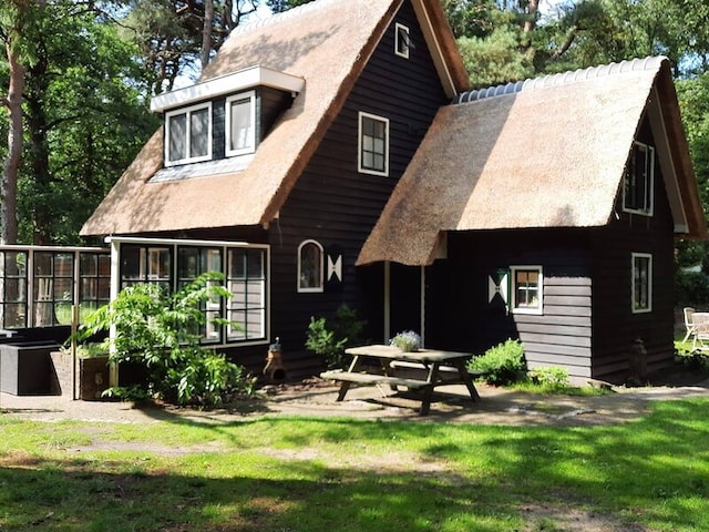 Zomerhuis in Norg bij bos en zwembad