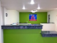 1 Queensize Bed | Mobil Access Tub Ns Kitchen