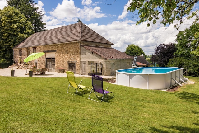 Cascina a Saint-Priest con piscina e terrazza