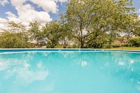 Cascina a Saint-Priest con piscina e terrazza