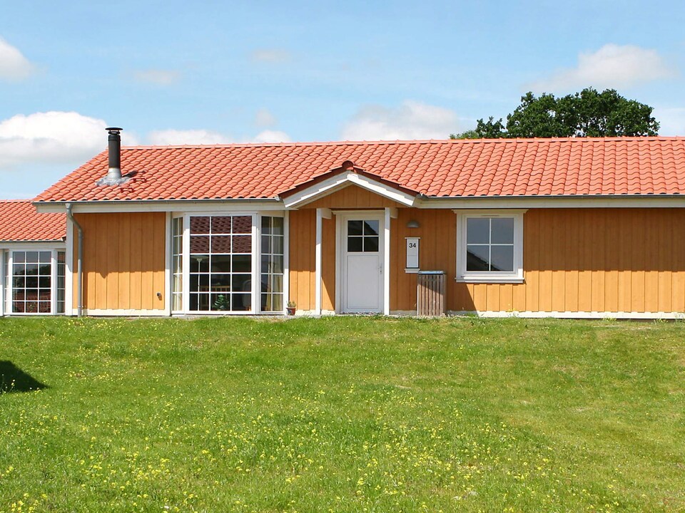 8 person holiday home on a holiday park in Gråsten