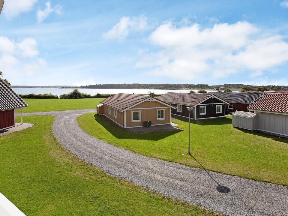8 person holiday home on a holiday park in Gråsten
