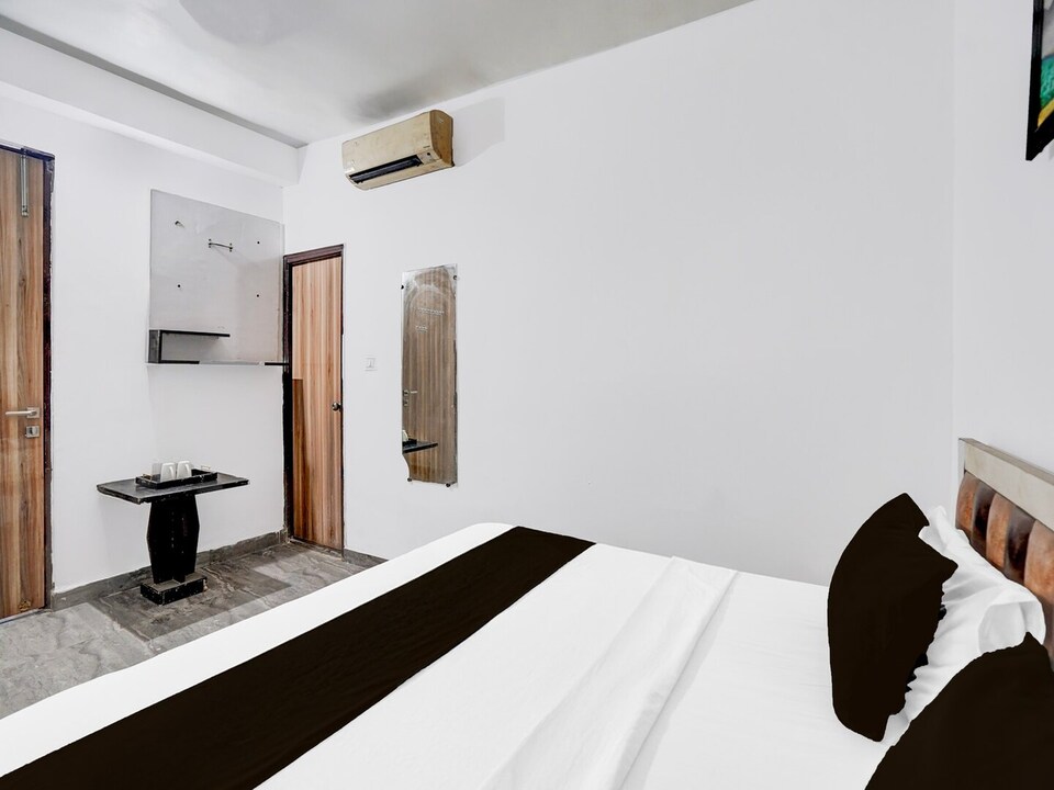 Hotel O Sector 121 Gaur City Mall Noida, Noida