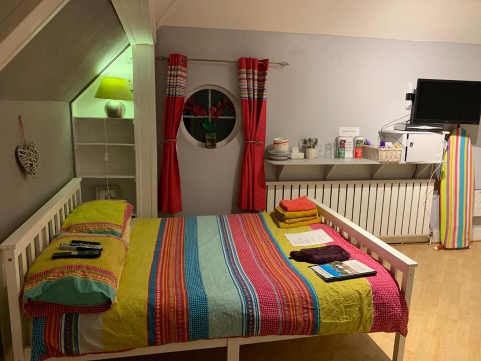 Deluxe family room for 4, Horley