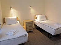 EN_BNE001_Standard Twin Room