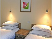 EN_BNE001_Standard Twin Room