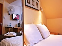 EN_BNE001_Standard Double Room
