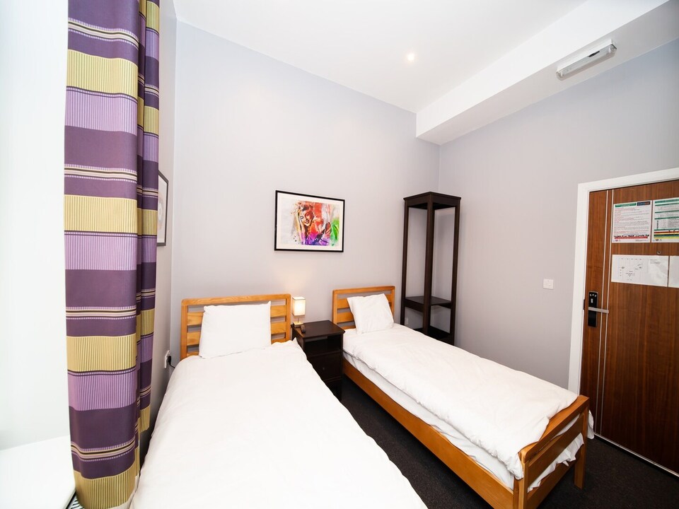 Standard Twin Room, Wembley