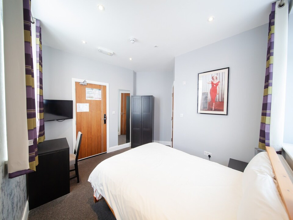 Deluxe Triple Room, Wembley