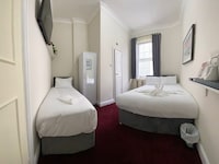 EN_LDN159_Standard Family of 3 Room