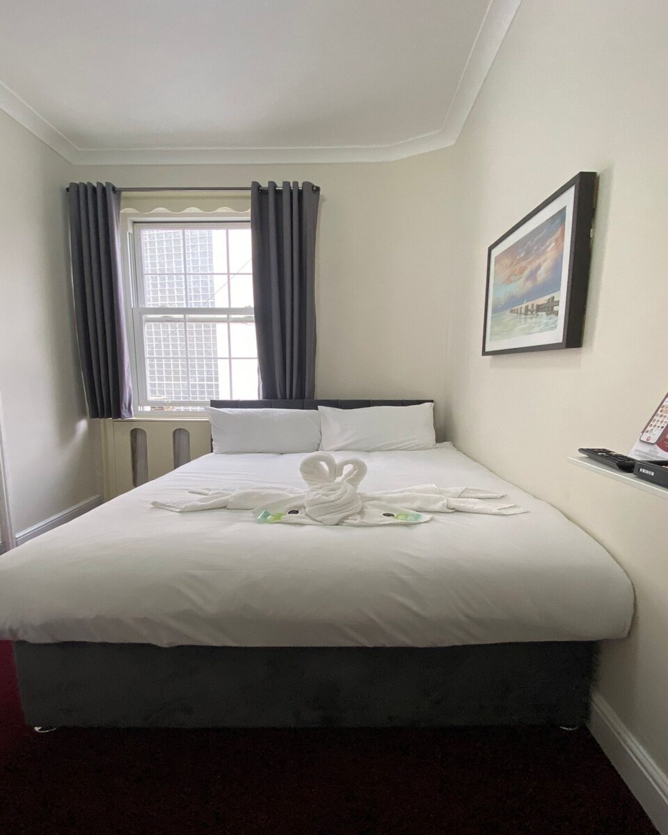 Standard Single Room, London