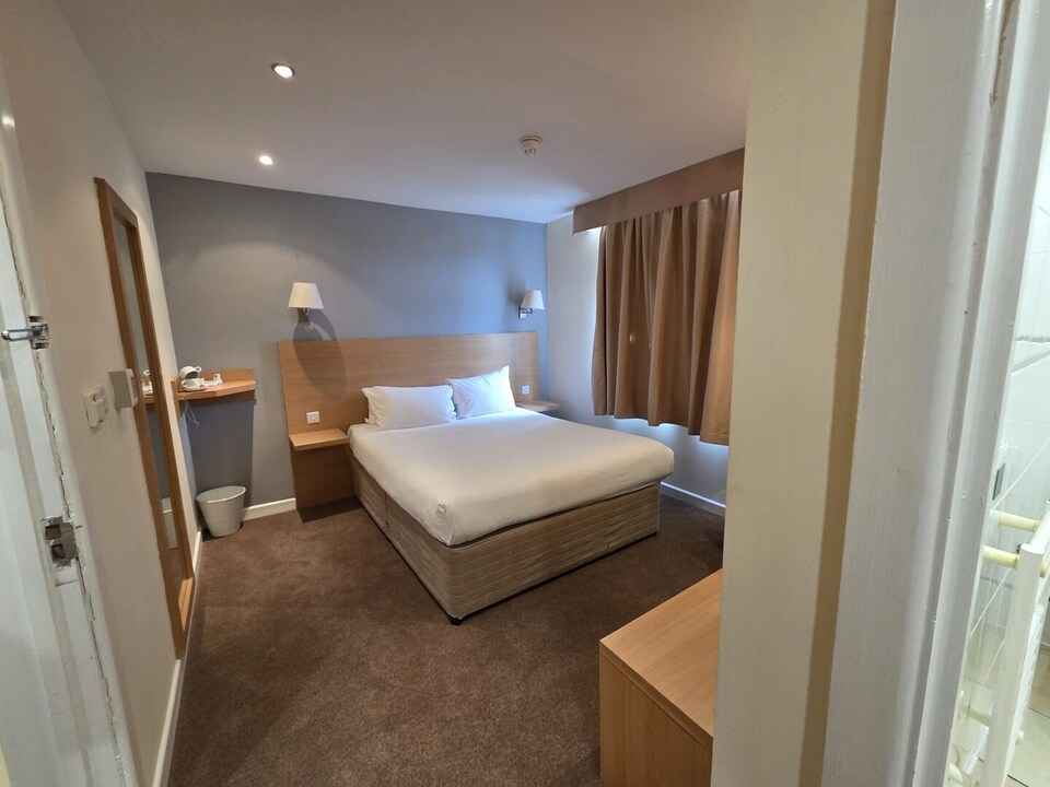 Standard Triple Room, Luton