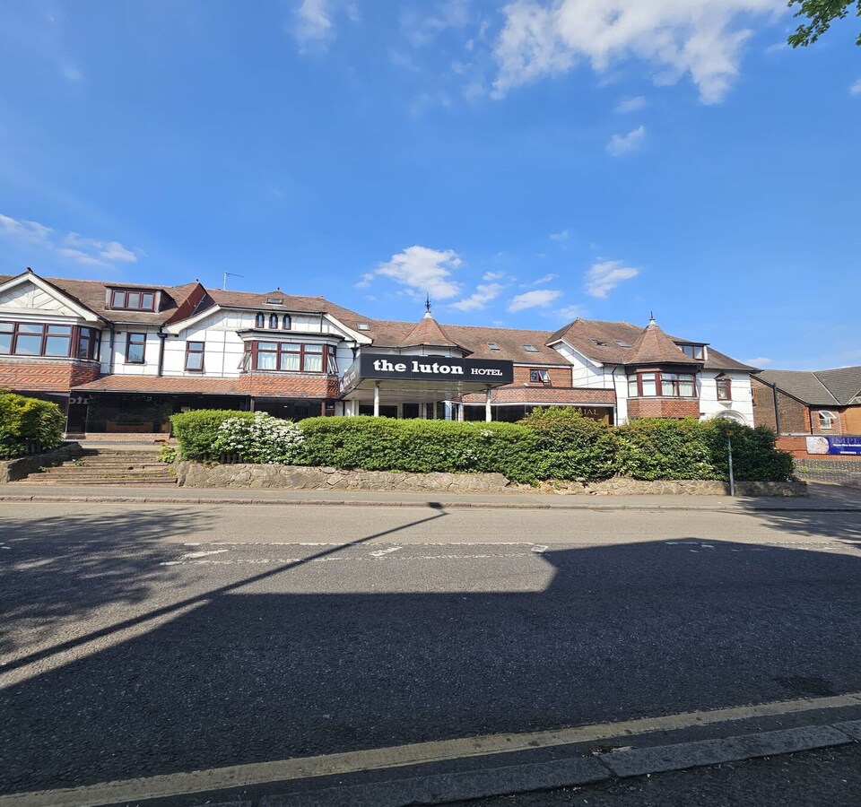 Standard Single Room, Luton