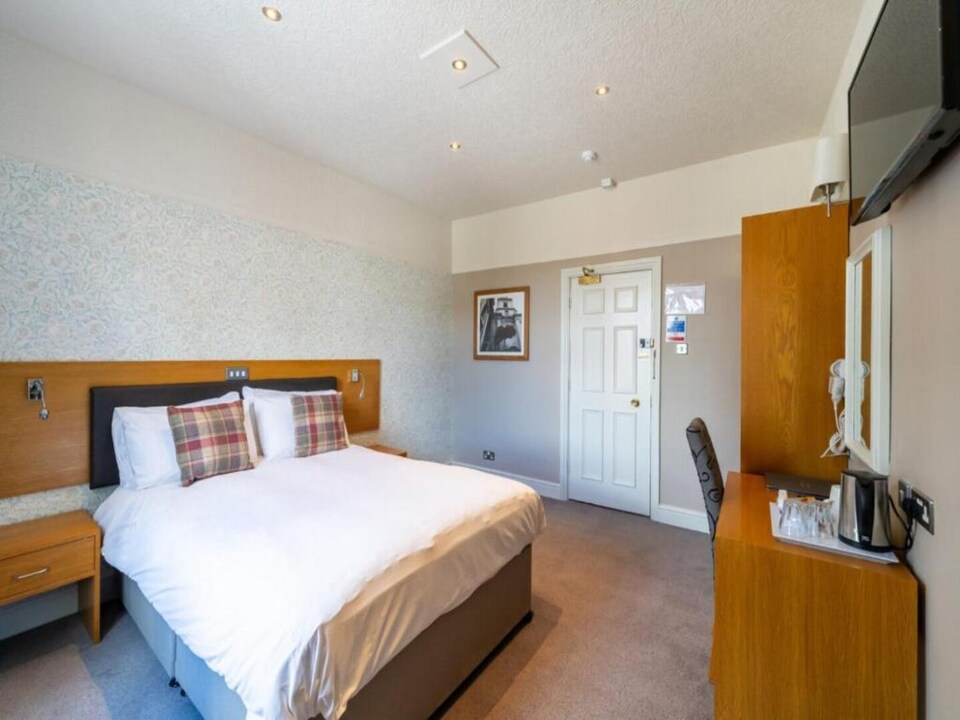 Standard Double Room, Luton