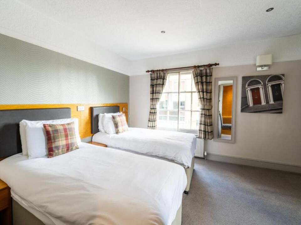 Standard Twin Room, Luton