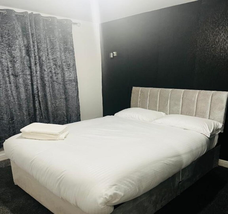 Standard Double Room - Shared, Manchester
