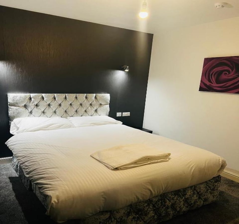 Standard Double Room - Shared, Manchester