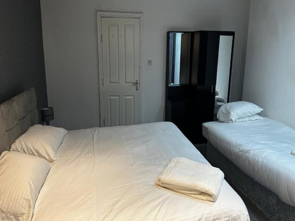 Standard Triple Room - Shared, Manchester