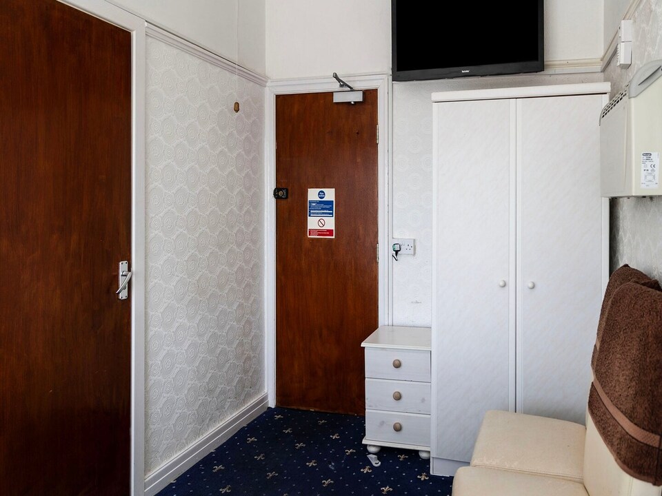 Standard Family of 3 Room, Blackpool