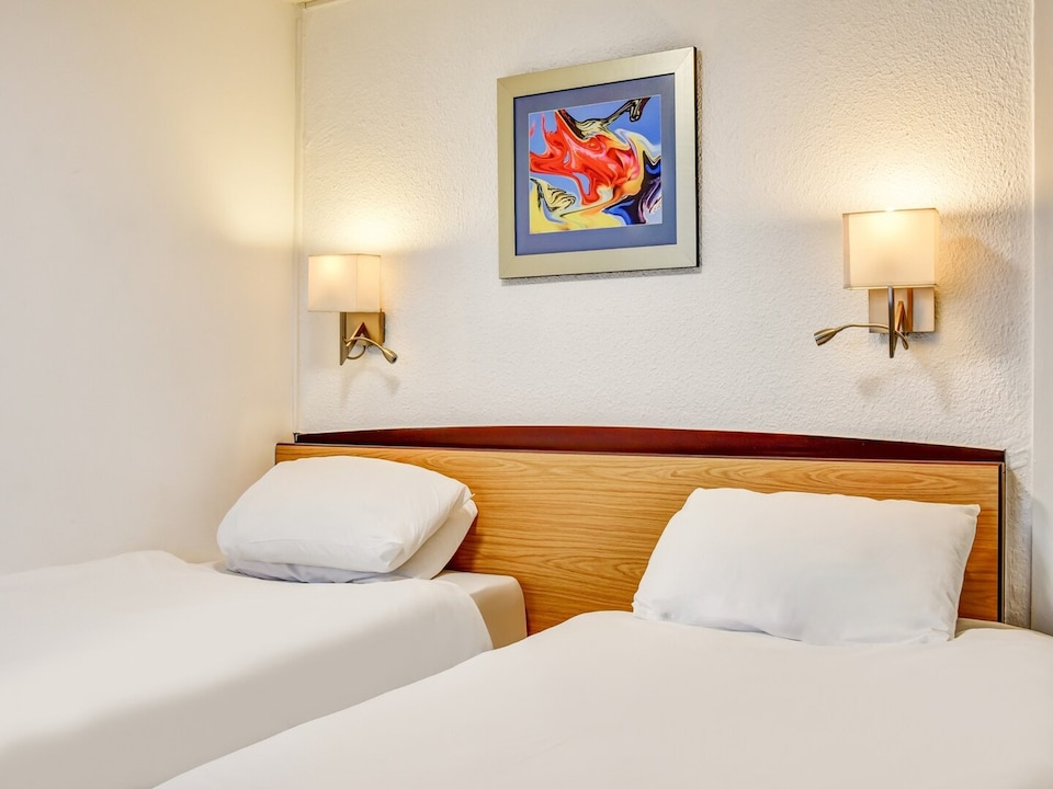 Standard Twin Room, Redditch