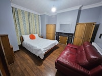 EN_SHH005_Standard Double Room - Shared