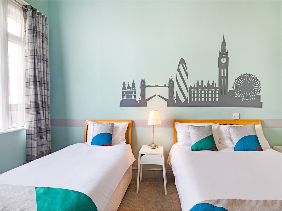 Standard Triple Room, Wembley