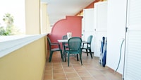 Bright Apartment with Pool Access