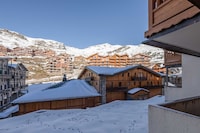 2 bedroom apartment with parking and balcony