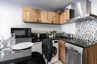 2 bedroom apartment with parking and balcony