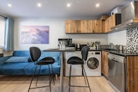 2 bedroom apartment with parking and balcony
