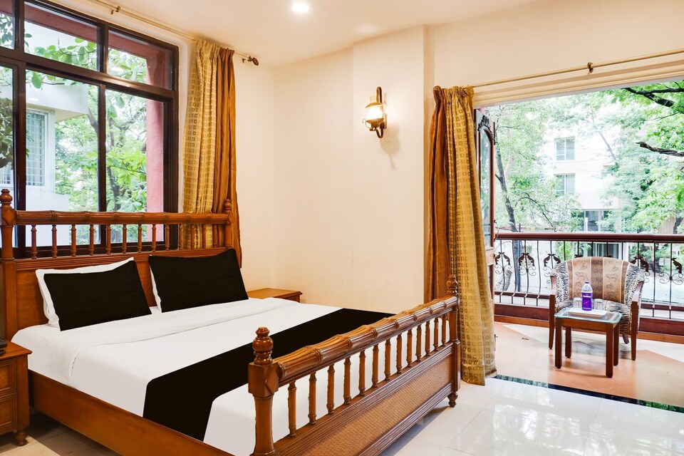 Super Townhouse Oak Prabhat Road, Pune
