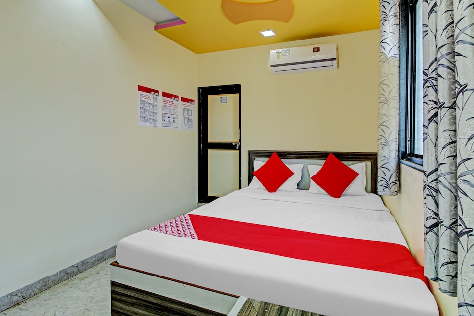 OYO 71701 Shri Balaji Hotel And Lodging, Baramati city centre, Baramati