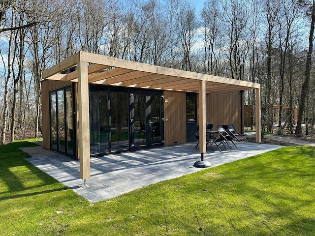 Modern chalet with hot tub, on a holiday park at 14 km. from Hoogeveen
