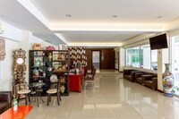 Spacious Family Escape  Thai Comfort at Vresotel