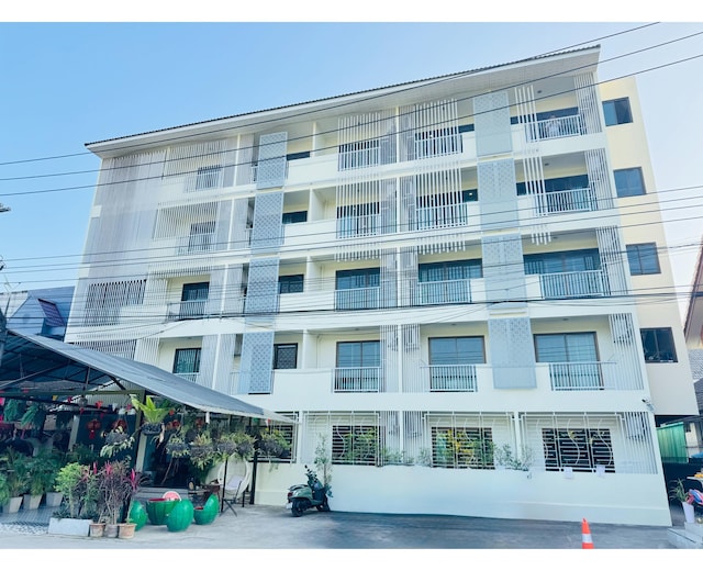 Spacious Deluxe Triple  Group Stay in Chiangmai