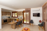 Peaceful Apartment Near Adelianos Kampos