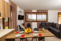 Peaceful Apartment Near Adelianos Kampos