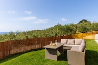 Peaceful Apartment Near Adelianos Kampos