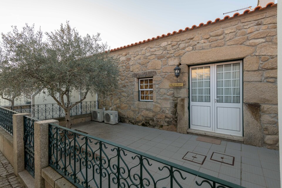Semi-detached holiday home on an estate with a swimming pool, Vila Flor