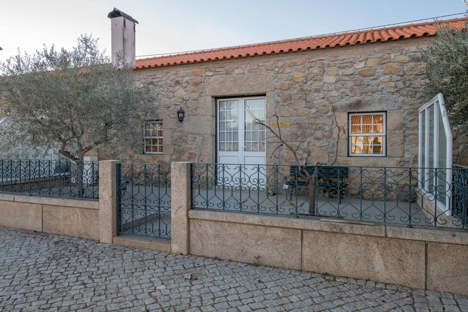 Semi-detached holiday home on an estate with a swimming pool, Vila Flor