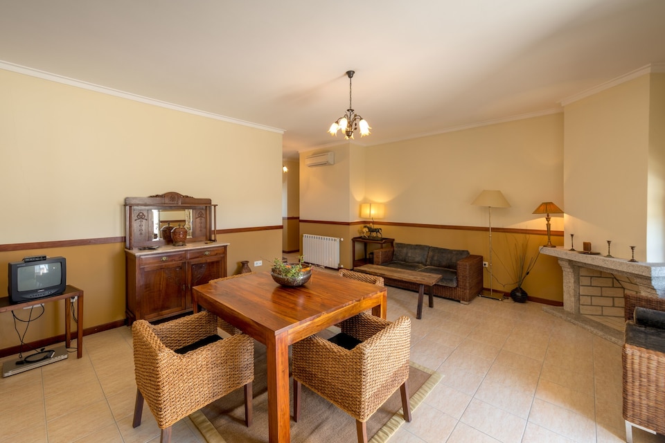 Holiday home on estate with vineyards, olive groves and swimming pool, Vila Flor