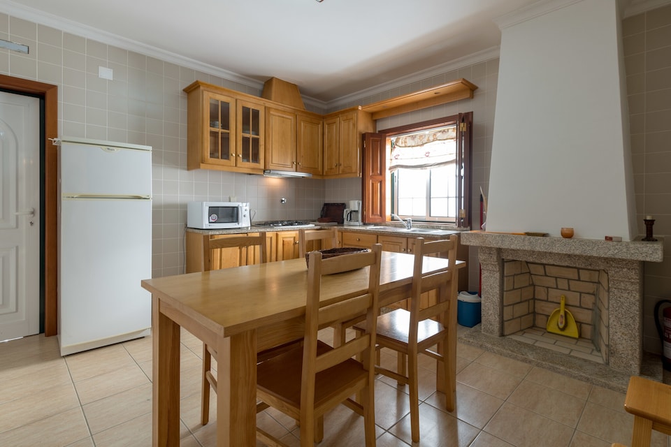 Cozy Cottage in Vila Flor with Swimming Pool, Vila Flor