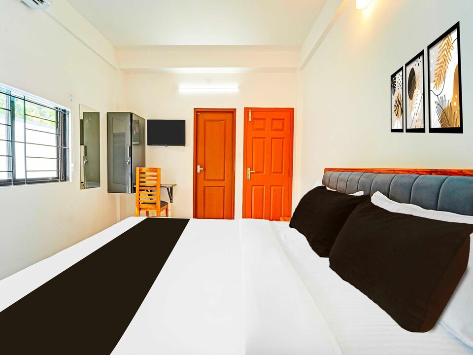 Collection O Kalamassery Near Medical College, Kochi