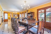Villa auf einem Hügel mit Blick auf die Buchten
