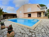 Villa mit Pool für 10 Gäste