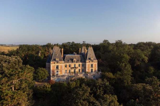Alojamiento en el castillo: 1 dormitorio y 4 plazas con acceso a la piscina y al parque