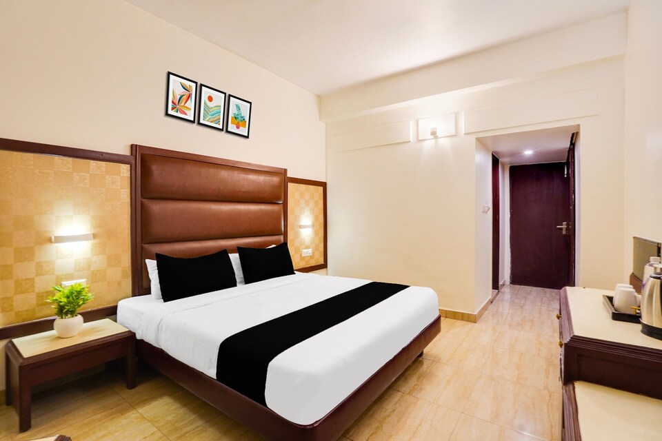 Super Townhouse Oak Silver City Chowk, Dehradun